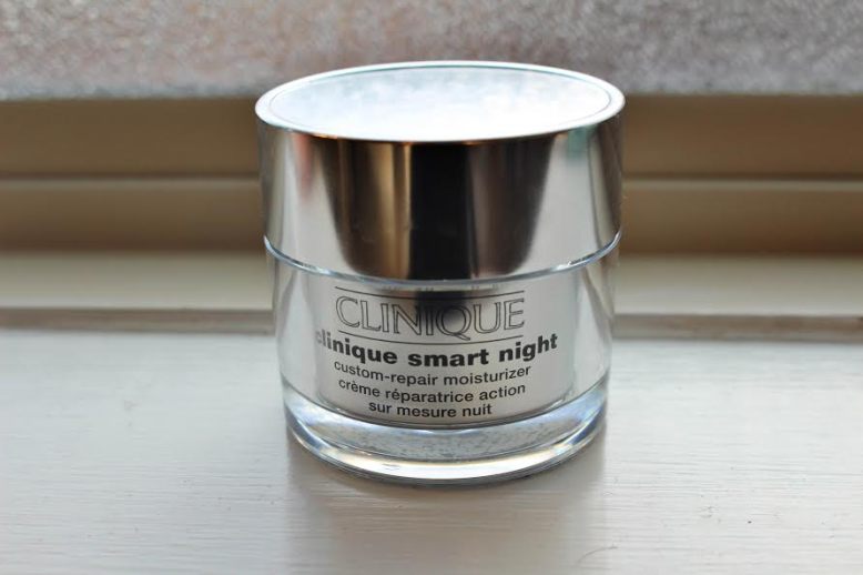  -Immediately plumps skin 75%  -Works all night to visibly smooth lines and wrinkles, even skin tone and lift&nbsp;  -Smart hydration technology helps skin attract and retain moisture &nbsp;  -Oil free &nbsp;  -Apply to face in the evening 